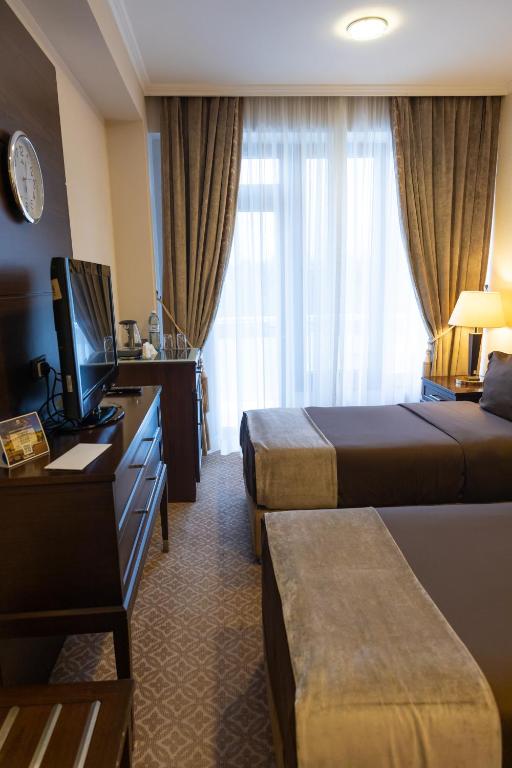 Двухместный (Стандартный номер с кроватью размера «king-size») отеля Чинар Нафталан