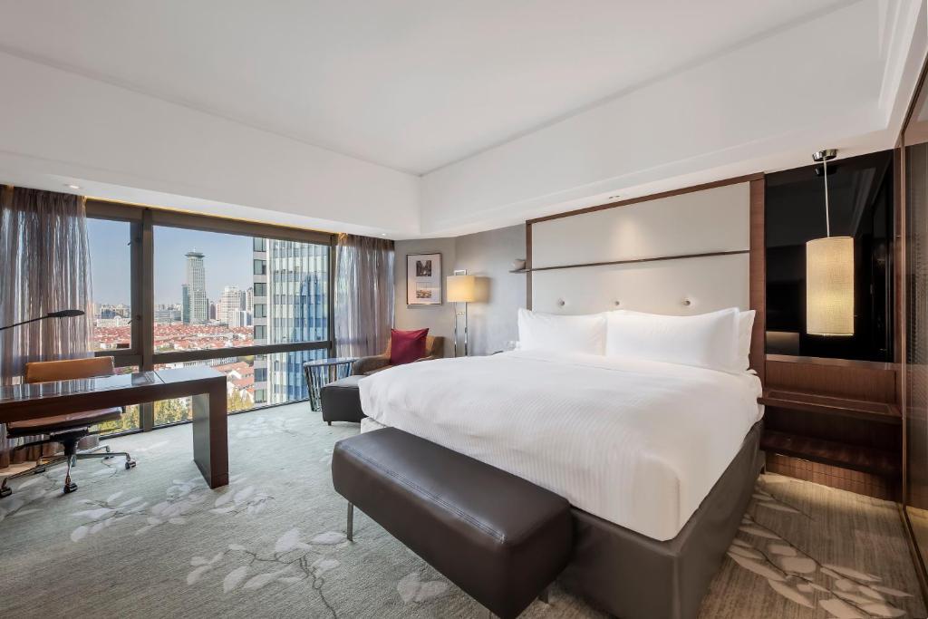 Двухместный (Улучшенный двухместный номер с 1 кроватью или 2 отдельными кроватями) отеля InterContinental Shanghai Pudong, Шанхай