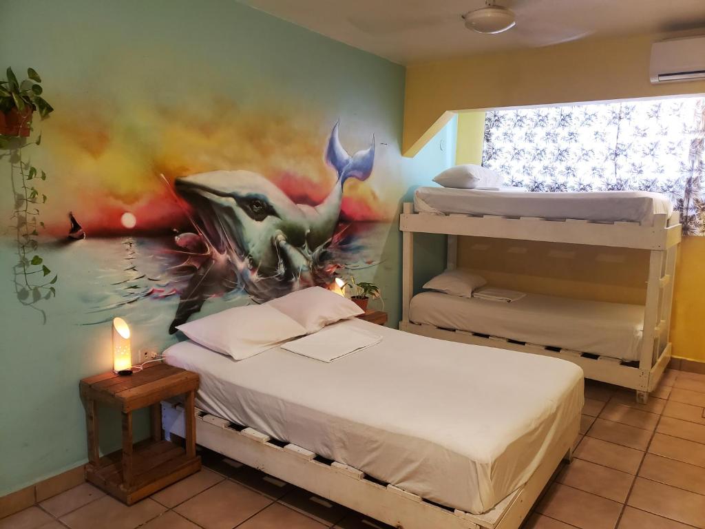 Четырехместный (Четырехместный номер с собственной ванной комнатой) хостела Tres Mundos Hostel, Плая-дель-Кармен
