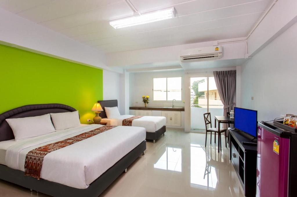 Сьюит (Семейный люкс) отеля OYO 601 C W Mansion Phuket, Пхукет