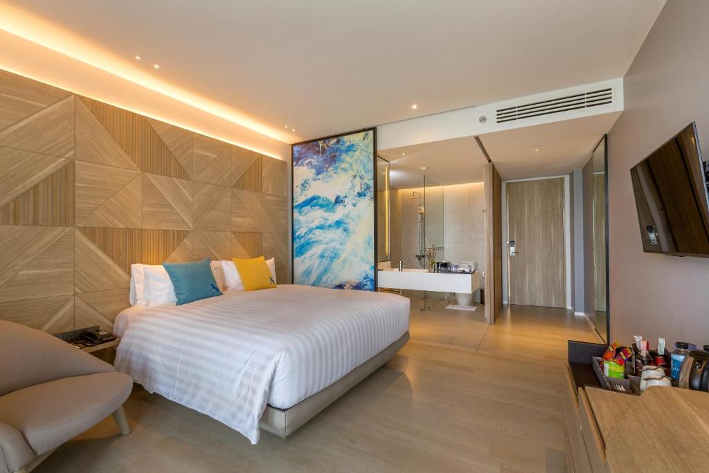 Двухместный (Двухместный номер Делюкс с 1 кроватью и видом на море) отеля The Nature Phuket, Пхукет