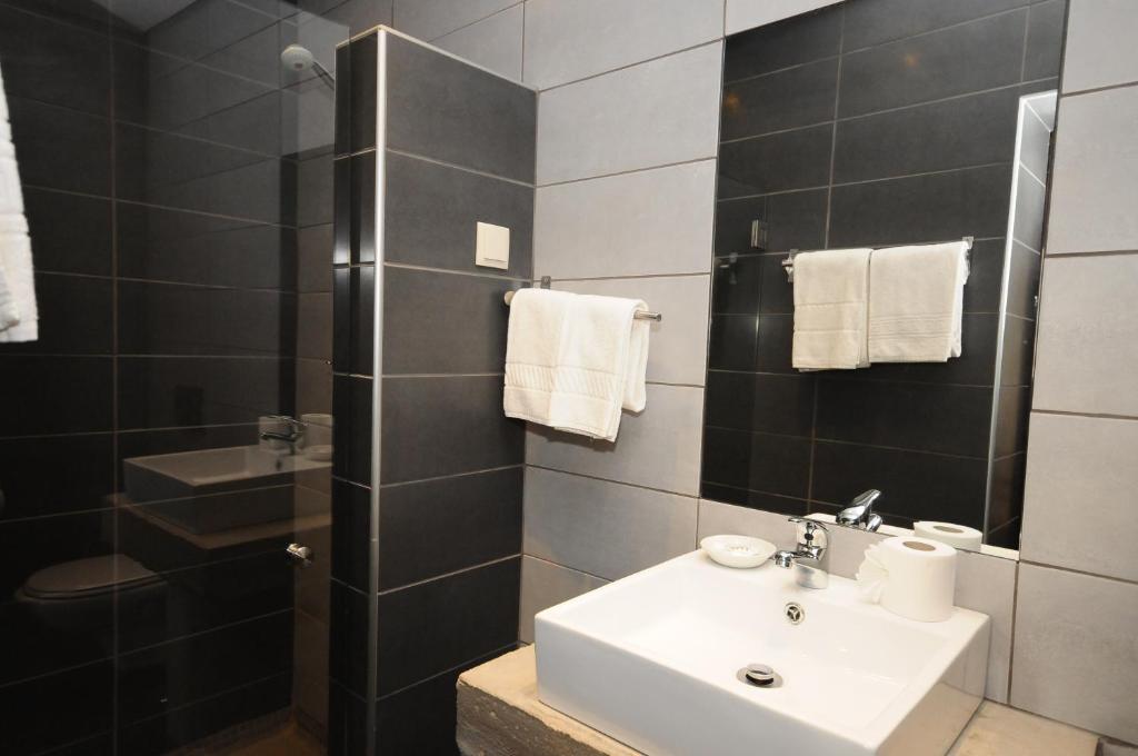 Трехместный (Трехместный номер с собственной ванной комнатой), Lost & Found Hostel