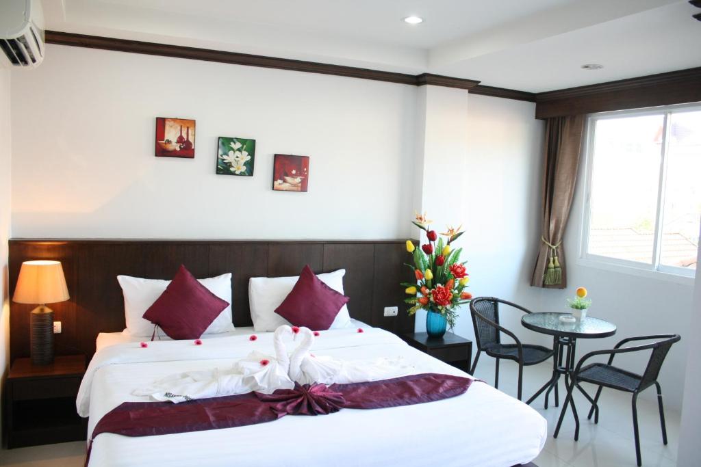 Двухместный (Улучшенный номер с кроватью размера «king-size») гостевого дома Fruit Paradise Hotel, Пхукет