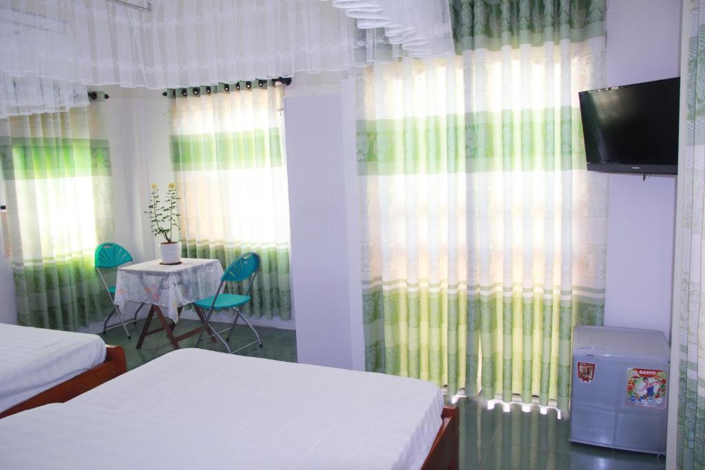 Двухместный (Двухместный номер с 2 отдельными кроватями) семейного отеля Sac Xanh Homestay, Хойан