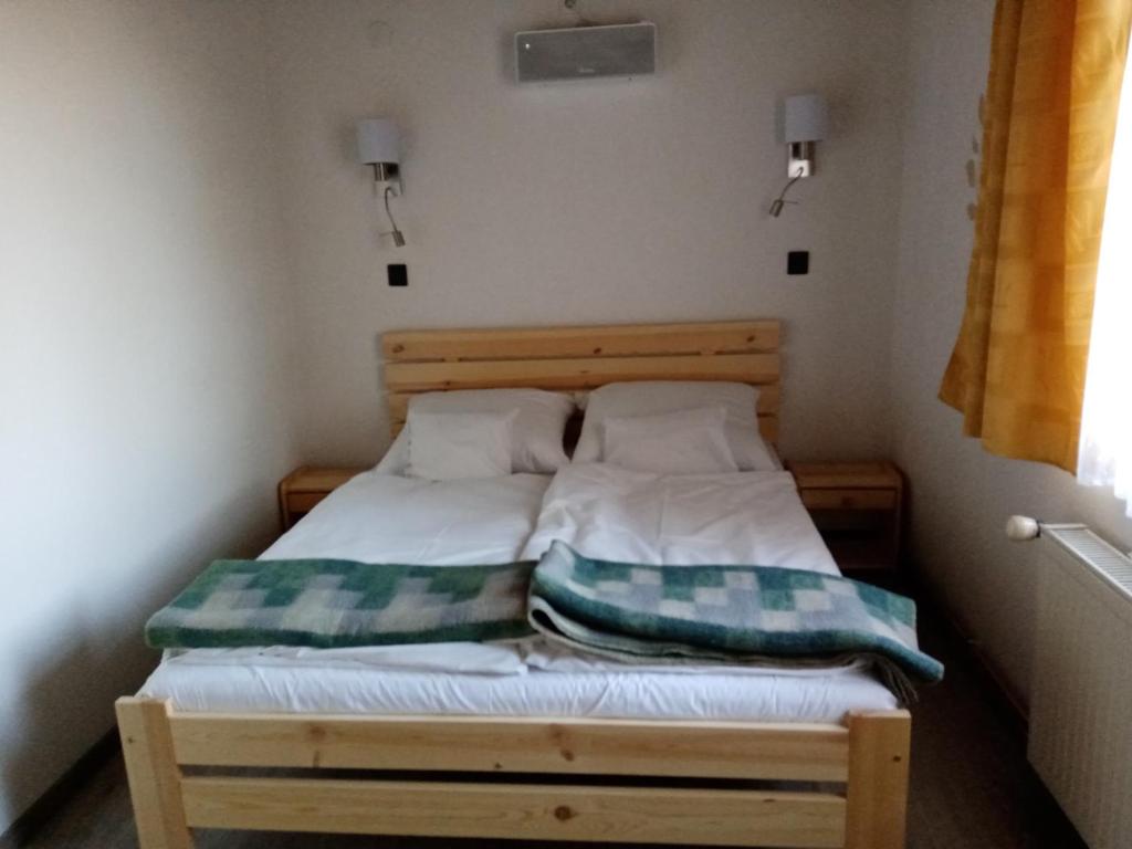 Двухместный (Двухместный номер с 1 кроватью и собственной ванной комнатой) гостевого дома Parti Sétány Vendégház, Балатонкенезе