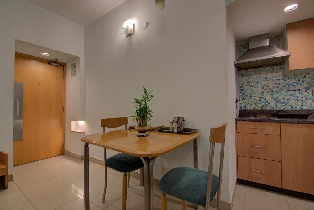 Апартаменты (Studio Apartment with 24 Hours Check-In & Check-out), Tristar Service Apartments