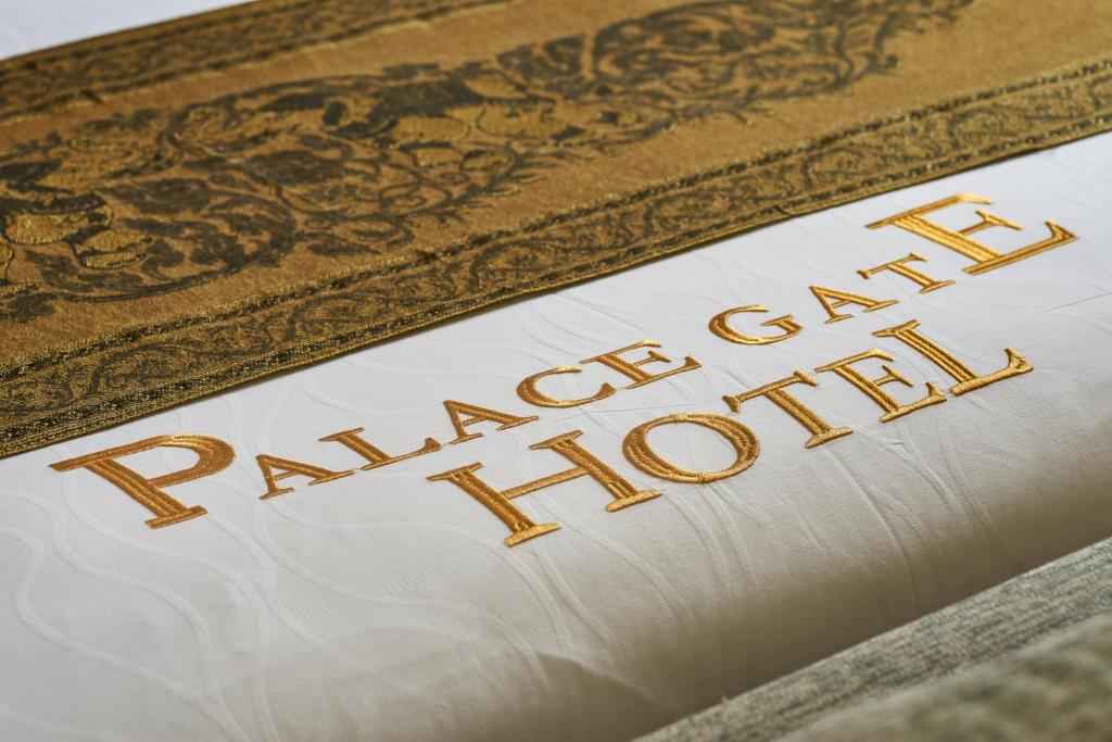 Двухместный (Королевский двухместный номер Делюкс с 1 кроватью и окном) отеля Palace Gate Hotel & Resort, Пномпень