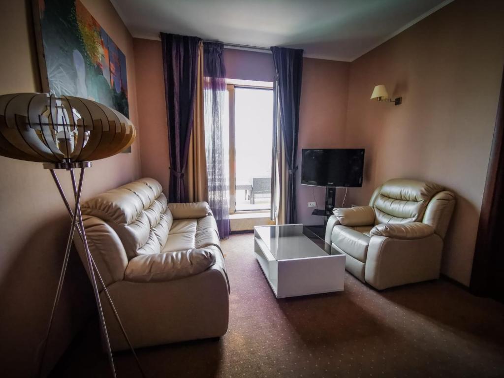 Сьюит (Семейный люкс с 2 спальнями с 2 кроватями размера «king-size») отеля Ramada Hotel Cluj, Клуж-Напока