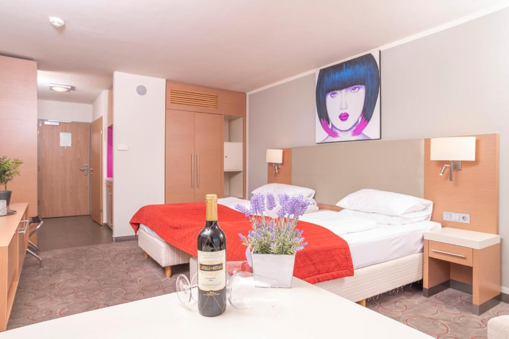 Двухместный (Стандартный двухместный номер с 1 кроватью) отеля FourSide Hotel & Suites Vienna, Вена