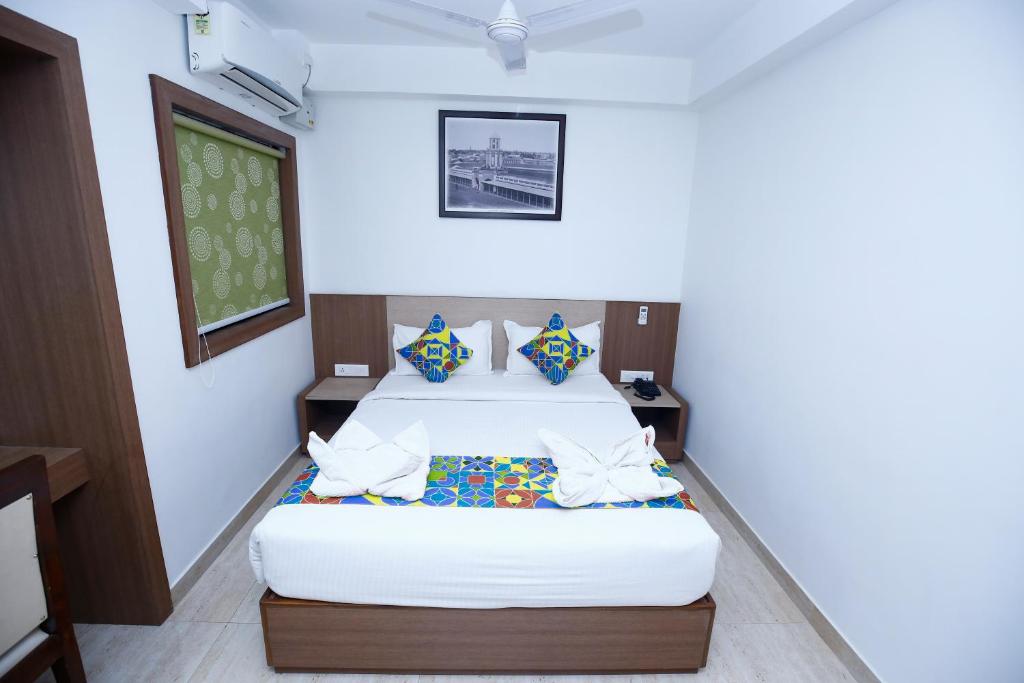Двухместный ([Sanitised]Superior Double Room) отеля FabHotel Capital Residency Brigade Rd, Бангалор
