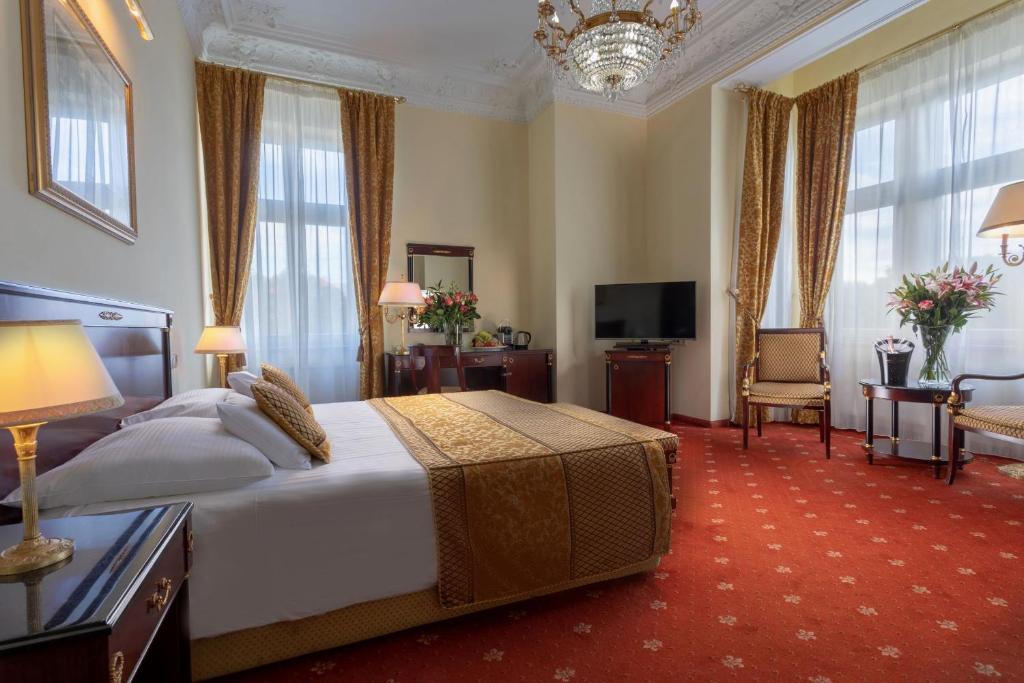 Двухместный (Двухместный номер Делюкс с 1 кроватью и балконом), Savoy Westend Hotel