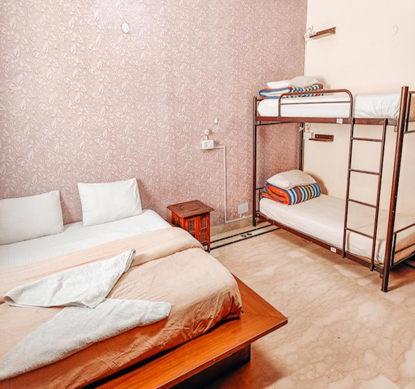 Семейный (Семейный номер с ванной комнатой) хостела The Madpackers Hostel, Нью-Дели