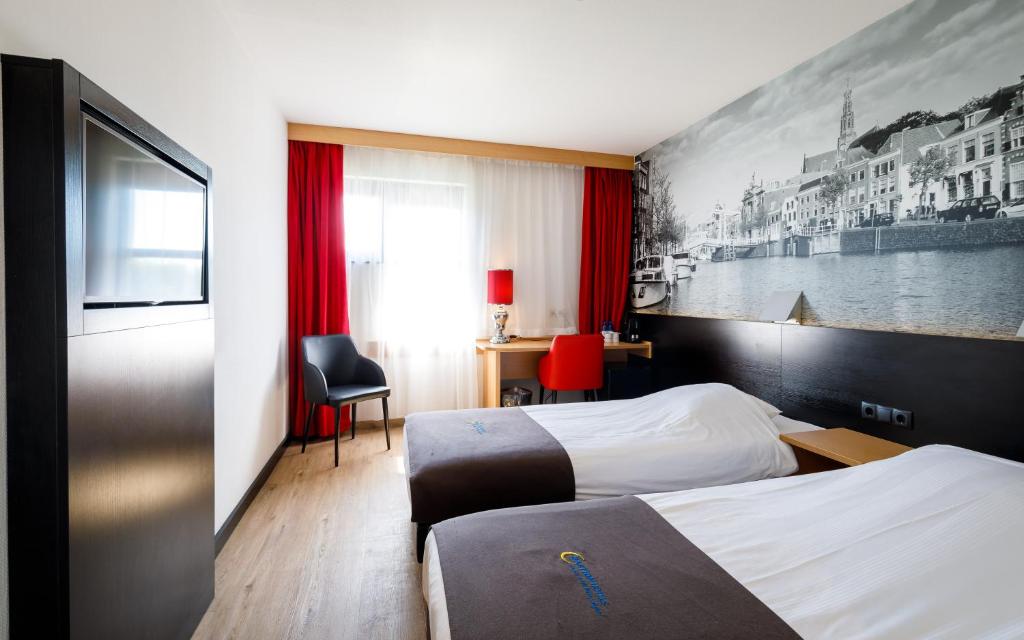 Двухместный (Двухместный номер «Комфорт» с 2 отдельными кроватями) отеля Bastion Hotel Haarlem Velsen, Амстердам