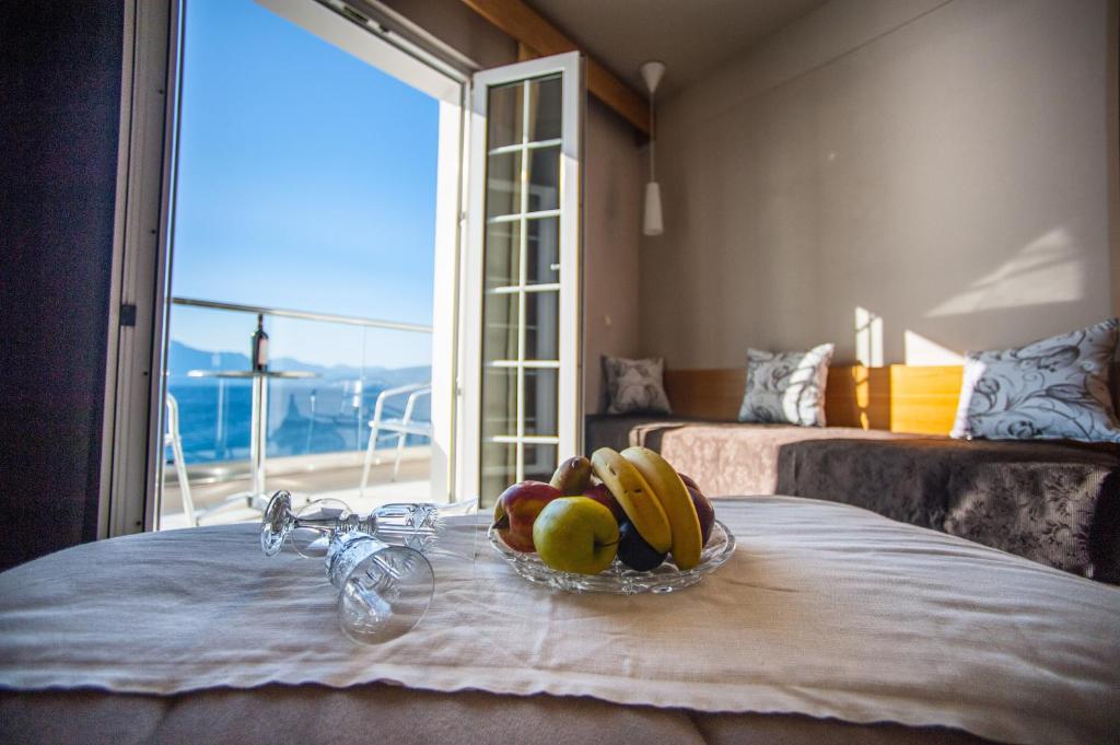 Двухместный (Улучшенный двухместный номер с 1 кроватью или 2 отдельными кроватями и видом на море) отеля El Greco Hotel, Айос-Николаос (Крит), Крит