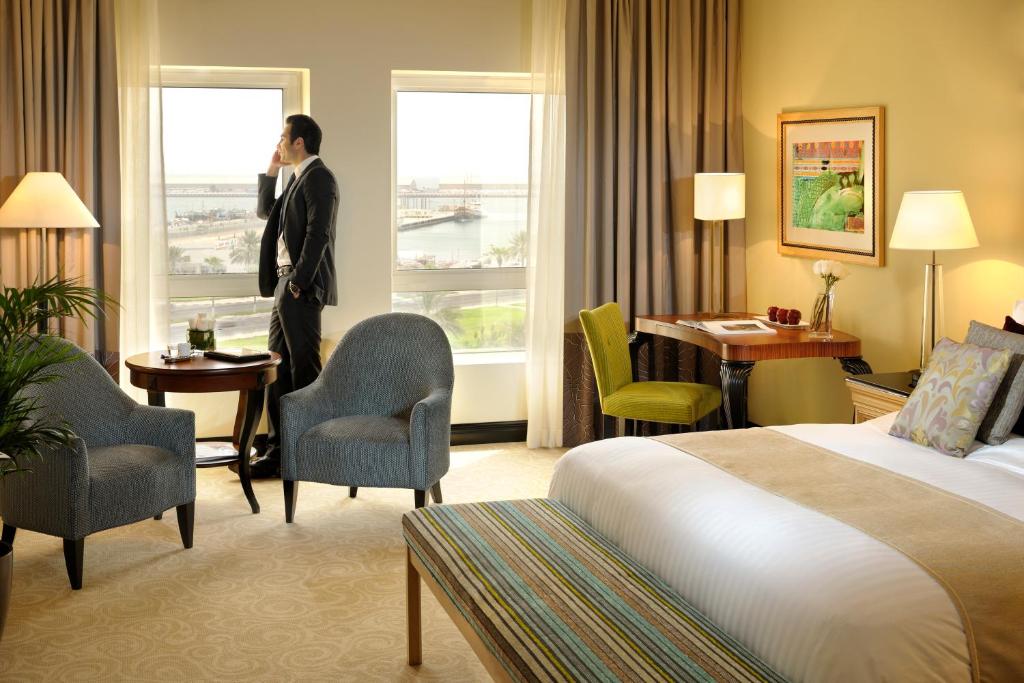 Двухместный (Номер Делюкс с кроватью размера «king-size») отеля Mövenpick Hotel Doha, Доха