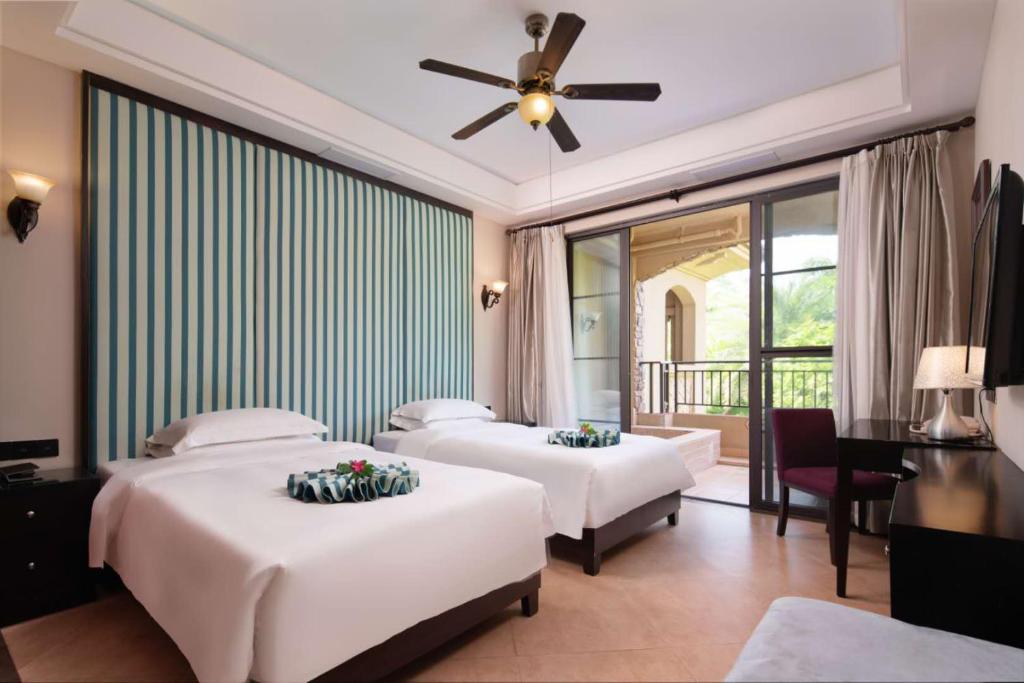 Двухместный (Twin Room with Pool View and Hot Spring) отеля Hainan Ya Tai Hot Spring Hotel, Хайкоу