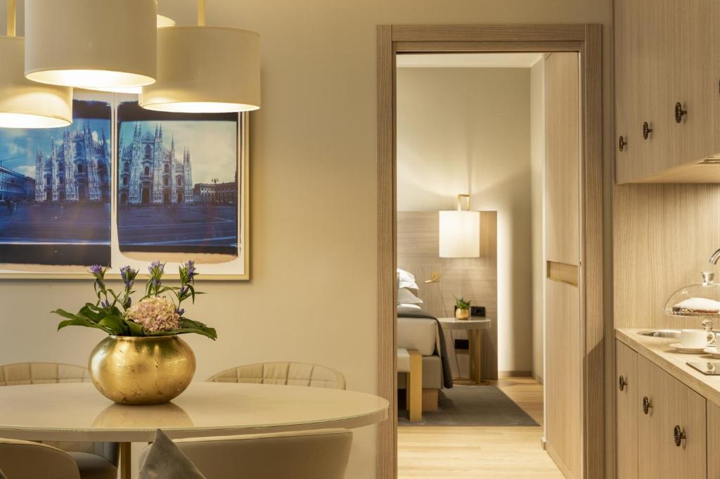 Апартаменты (Апартаменты «Дуомо» с 1 спальней и террасой) отеля Rosa Grand Milano - Starhotels Collezione, Милан