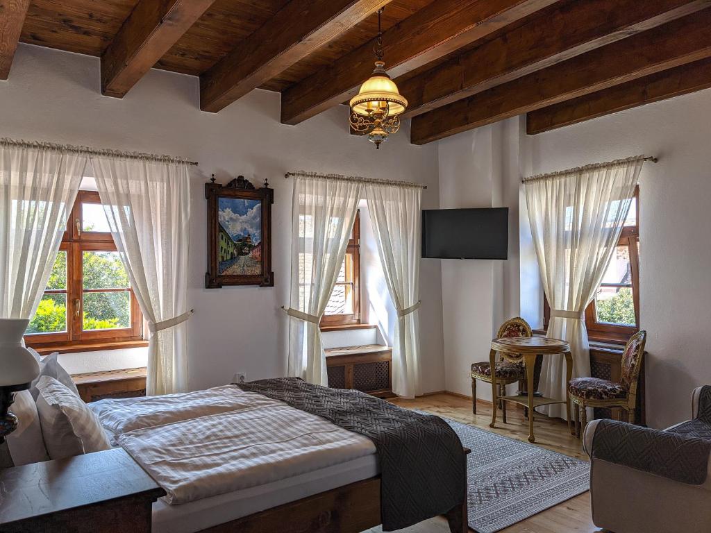 Двухместный (Улучшенный номер с кроватью размера «king-size») гостевого дома Pension Pivnita lui Teo, Сигишоара