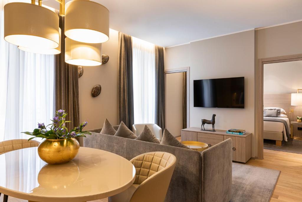 Апартаменты (Апартаменты Делюкс «Дуомо» с 2 спальнями и террасой) отеля Rosa Grand Milano - Starhotels Collezione, Милан