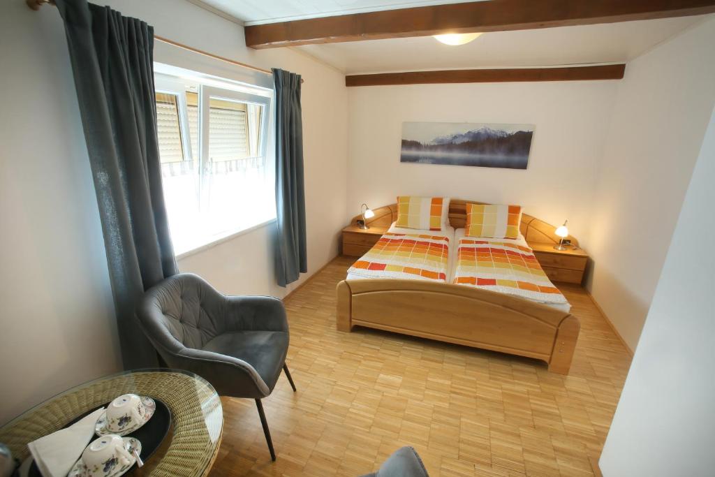 Двухместный (Двухместный номер с 1 кроватью) семейного отеля Winzerzimmer - Weingut Tinhof, Айзенштадт