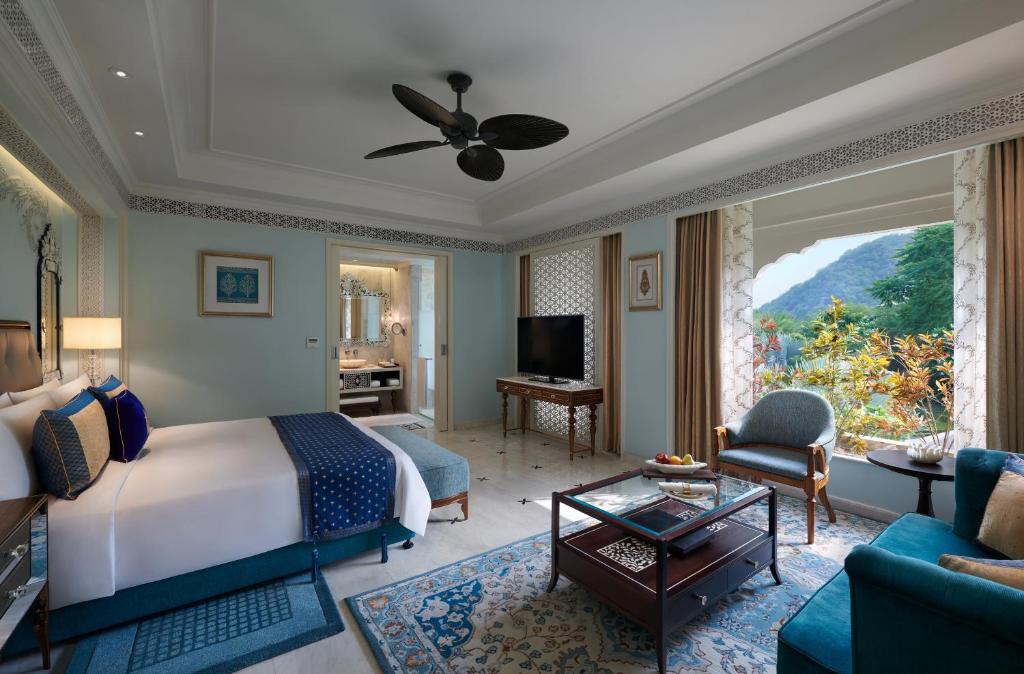Трехместный (Королевский люкс) отеля JW Marriott Jaipur Resort & Spa, Джайпур