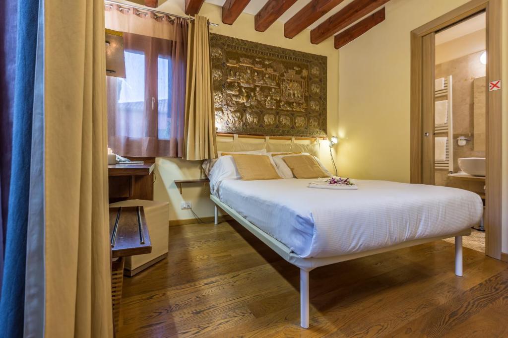 Двухместный (Двухместный номер с 1 кроватью и балконом) гостевого дома Ca' Dei Dogi, Венеция
