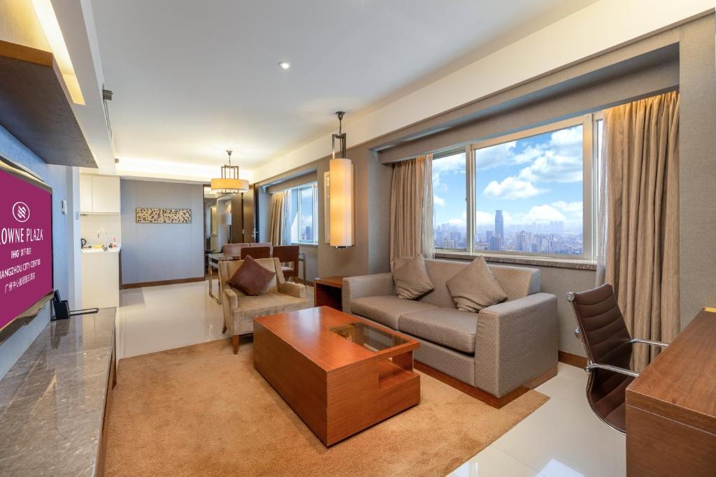 Апартаменты (1 King 2 Twin Beds 2 Bedroom Suite), Crowne Plaza Guangzhou City Centre