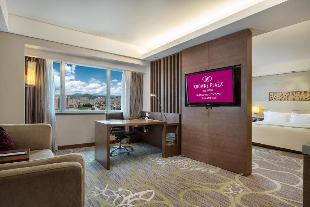 Сьюит (1 King Junior Suite Living Area), Crowne Plaza Guangzhou City Centre