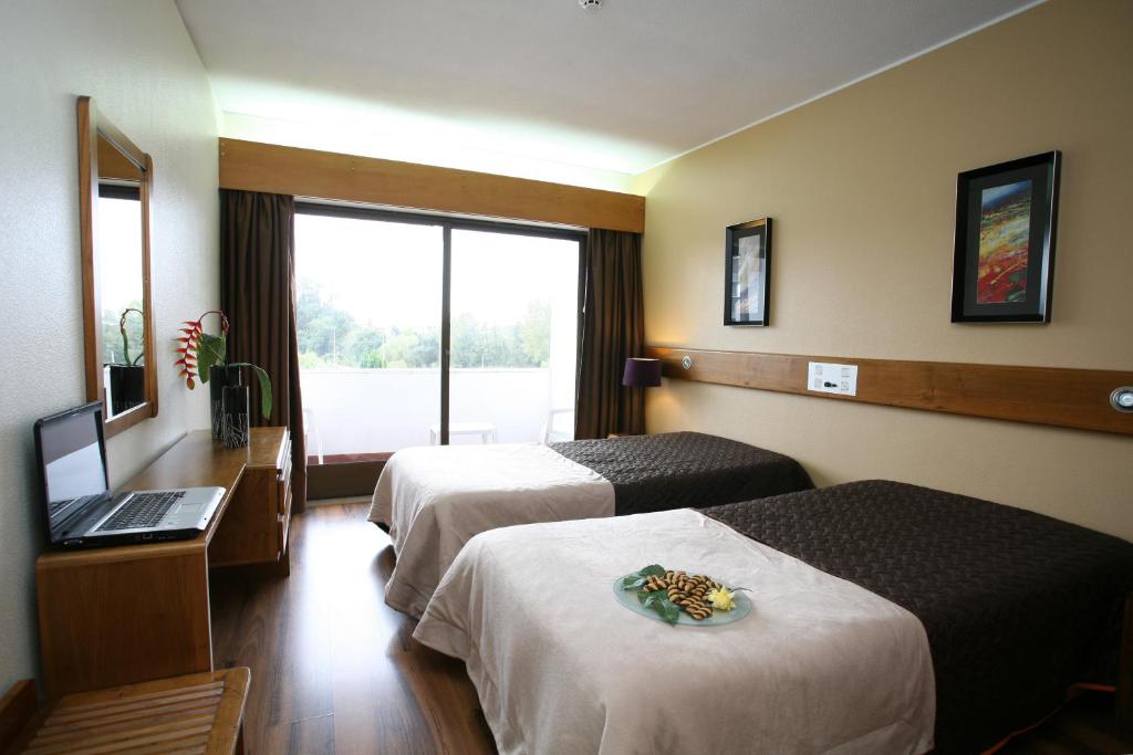 Двухместный (Двухместный номер с 1 кроватью или 2 отдельными кроватями и видом на бассейн) отеля Hotel Meia Lua, Овар