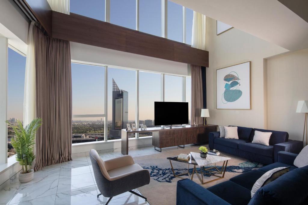 Апартаменты (Пакет услуг «Домашний отпуск» - Улучшенные апартаменты дуплекс с 1 спальней, ужин включен) апарт-отеля Avani Palm View Dubai Hotel & Suites, Дубай