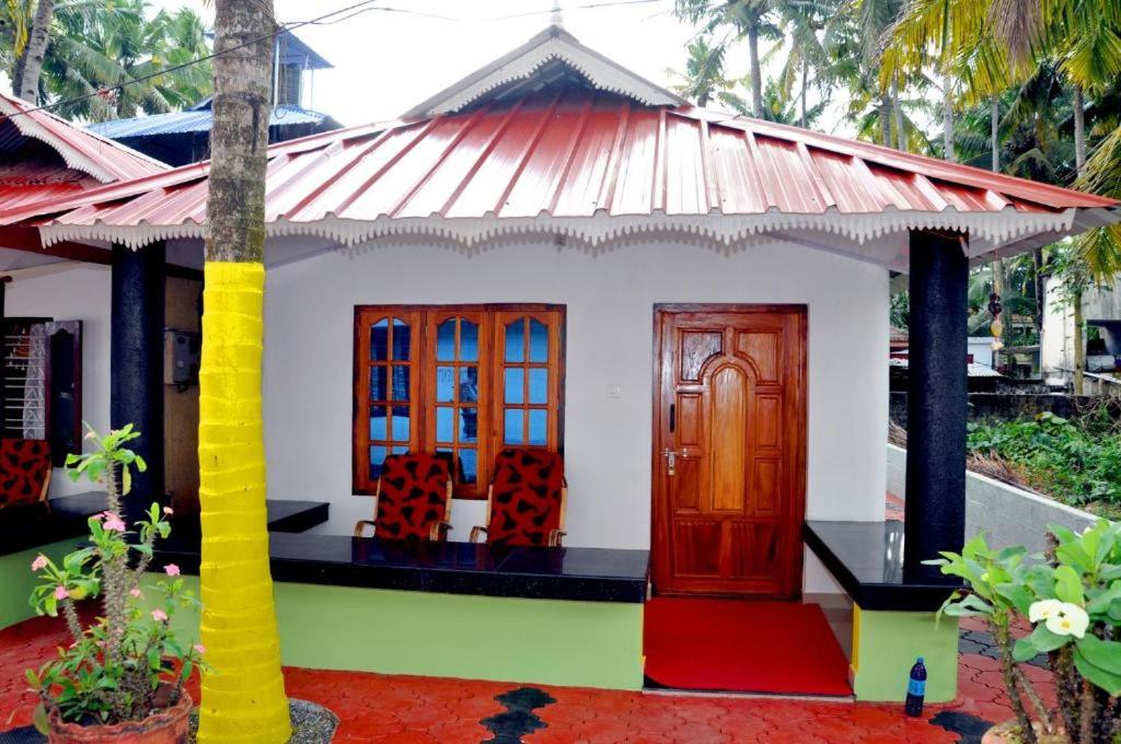 Вилла (Вилла Делюкс) гостевого дома Keratheeram Beach Resort, Варкала