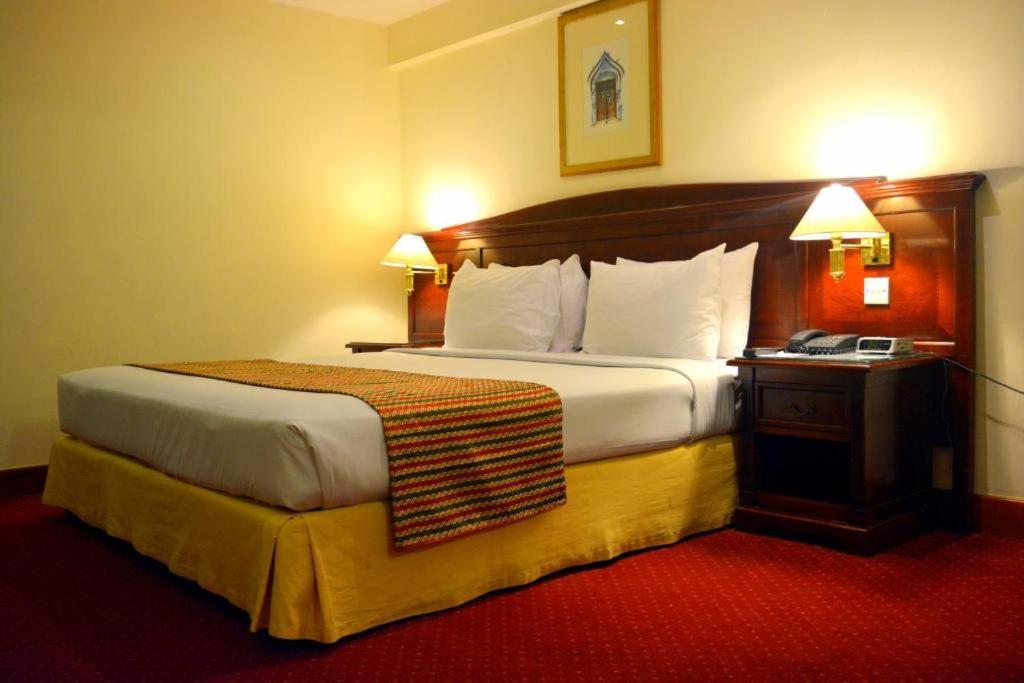 Двухместный (Стандартный номер с кроватью размера «king-size») отеля York International Hotel, Дубай