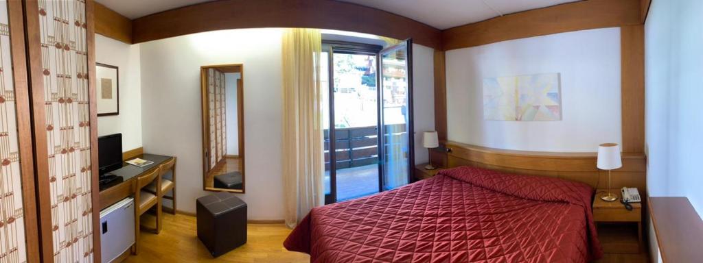 Двухместный (Стандартный двухместный номер с 1 кроватью) отеля Hotel Cristallo, Мадонна-ди-Кампильо