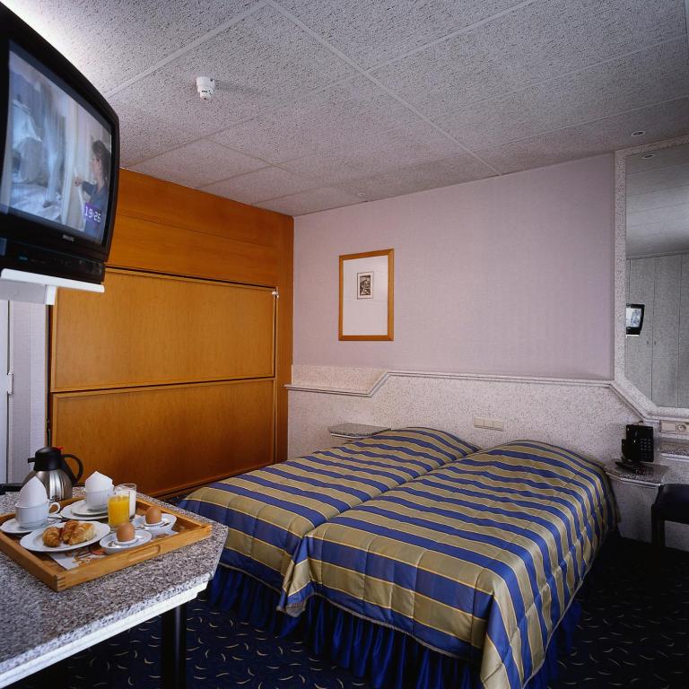 Двухместный (Двухместный номер с 2 отдельными кроватями и дополнительной кроватью) отеля Hotel Glenmore, Остенде
