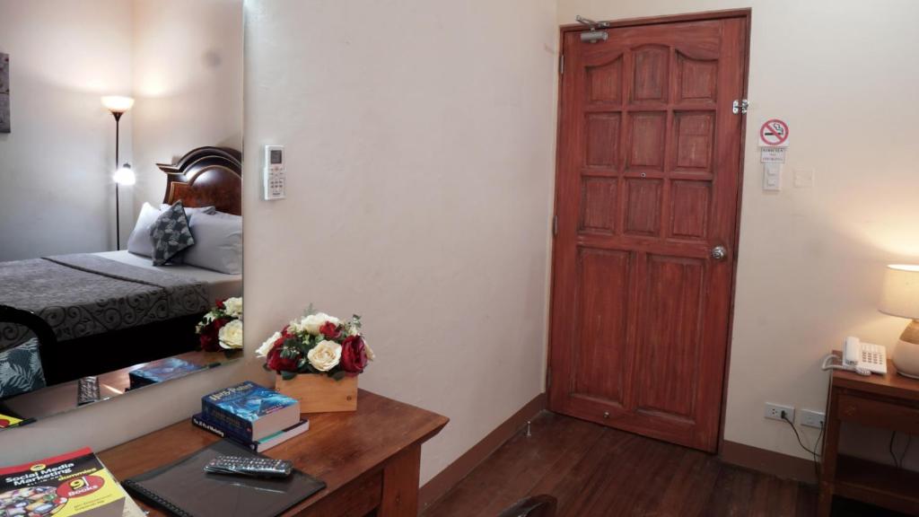 Двухместный (Двухместный номер «Престиж» с 1 кроватью) апартамента 1775 Adriatico Suites, Манила