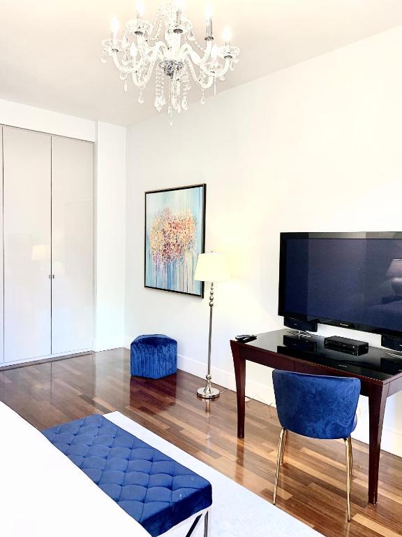 Апартаменты (Royal Suite with Market Square View), Luxury Apartments Mondrian Market Square II