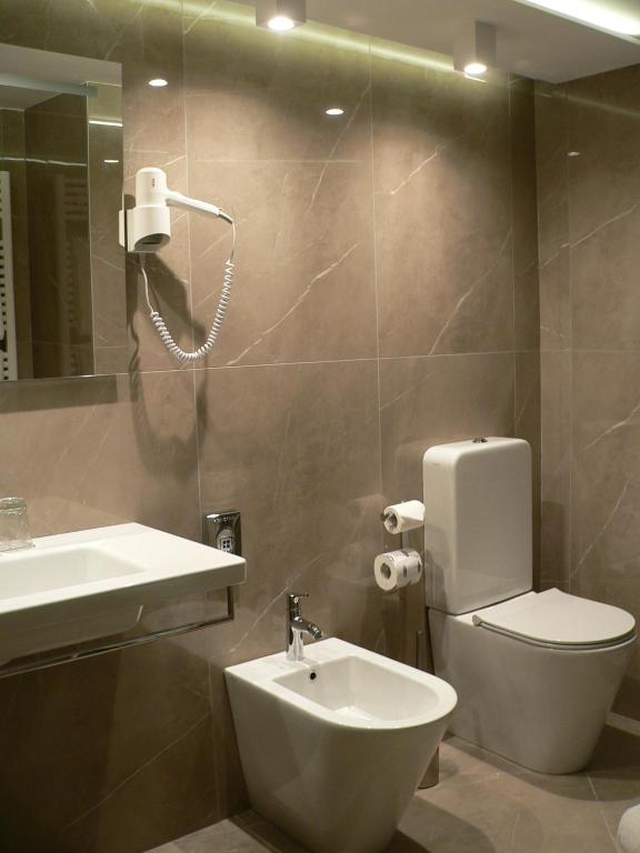 Четырехместный (Четырехместный номер с собственной ванной комнатой) отеля Hotel Soperga, Милан