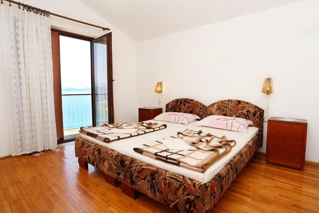 Двухместный (Двухместный номер с 2 отдельными кроватями, балконом и видом на море) гостевого дома Twin Room Trpanj 258a, Трпань