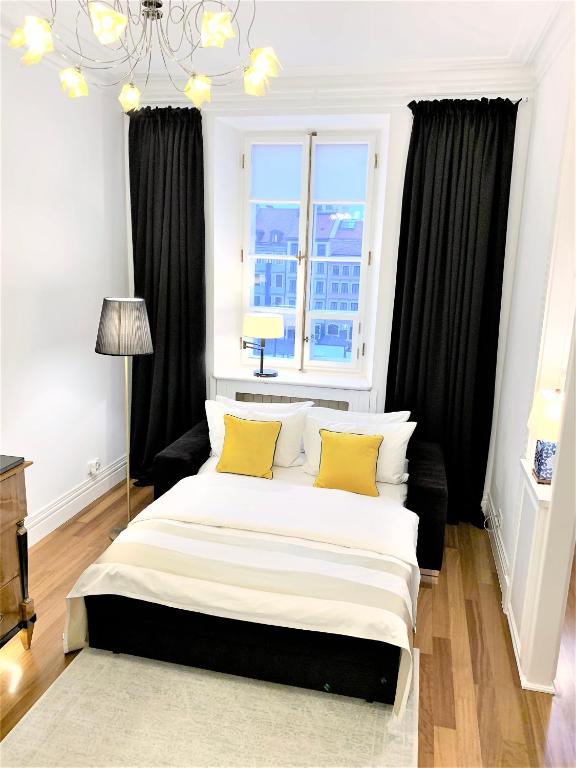 Апартаменты (Luxury Presidential Suite with Main Market Square View), Luxury Apartments Mondrian Market Square III