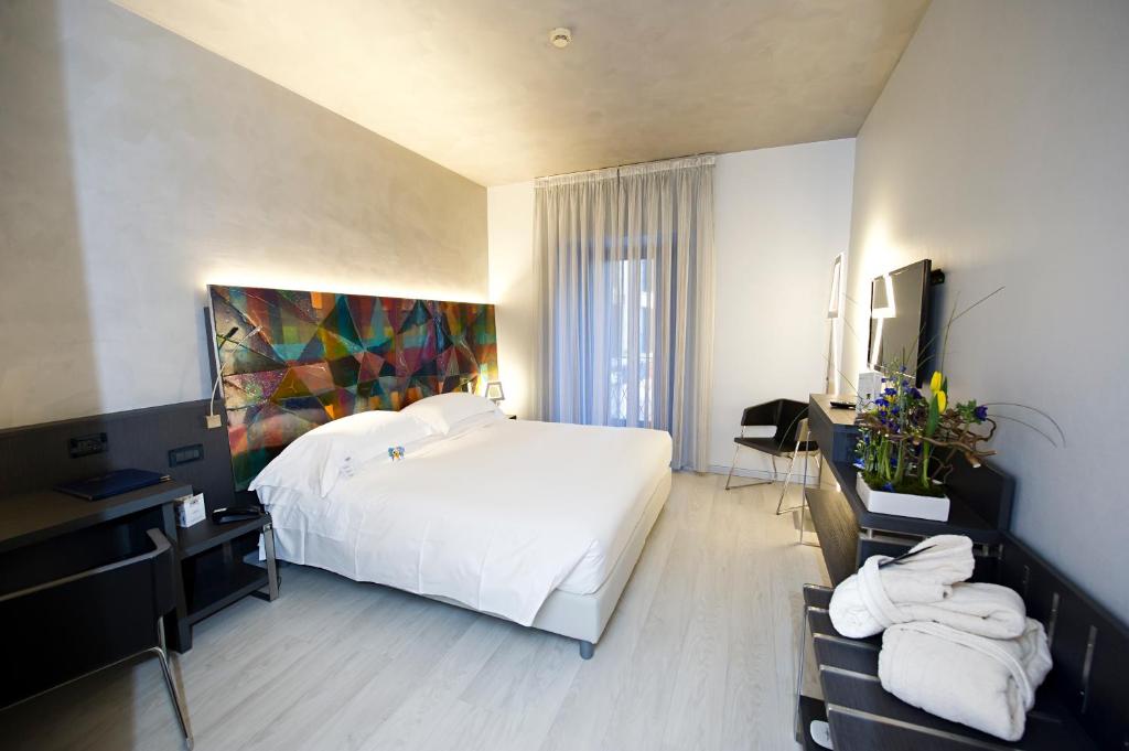 Двухместный (Двухместный номер с 1 кроватью и доступом в спа-центр) отеля Arli Hotel Business and Wellness, Бергамо