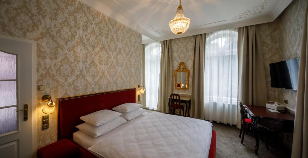 Двухместный (Улучшенный двухместный номер с 1 кроватью и террасой) отеля Basileia, Карловы Вары