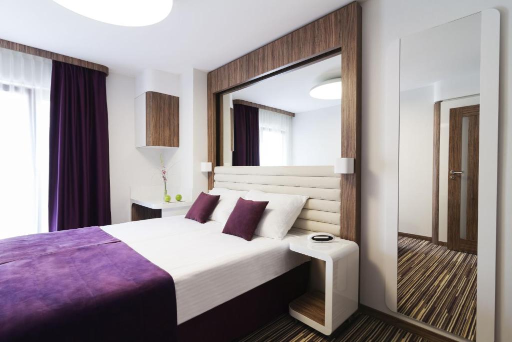 Двухместный (Классический двухместный номер с 1 кроватью или 2 отдельными кроватями) отеля Metropolis Design Hotel Sp.z o.o.SKA, Краков