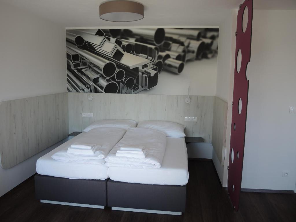 Двухместный (Двухместный номер Делюкс с 2 отдельными кроватями) отеля Hotel Garni VŠB, Острава