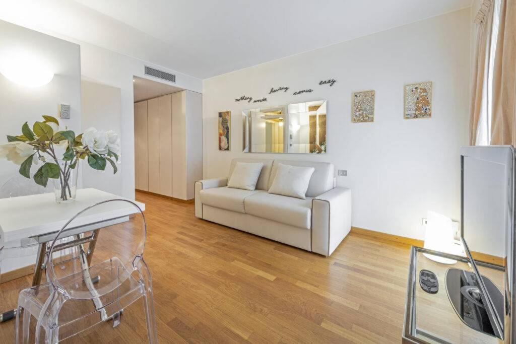 Апартаменты (One-Bedroom Apartment - Via Romagnosi, 4) апартамента Milan Royal Suites - Centro, Милан