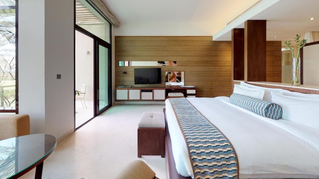 Сьюит (Люкс Polo с террасой и видом (для 2 взрослых и 1 ребенка)) курортного отеля Desert Palm Dubai, Дубай