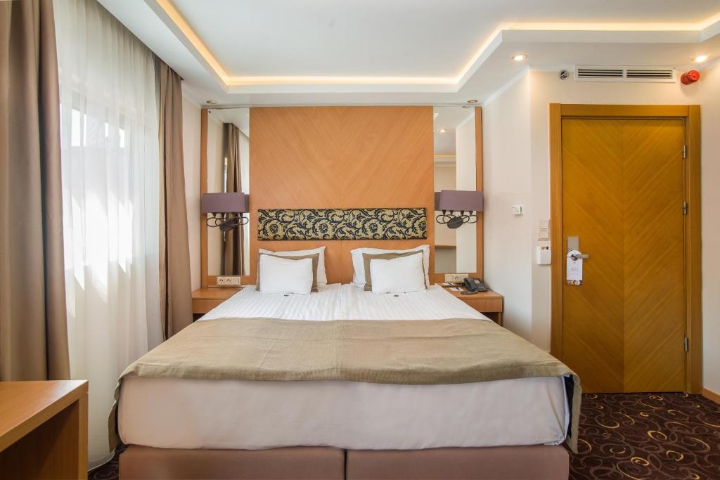 Двухместный (Двухместный номер Делюкс с 1 кроватью или 2 отдельными кроватями) отеля Marmara Hotel Budapest, Будапешт