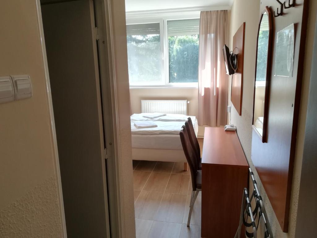 Двухместный (Большой двухместный номер с 1 кроватью или 2 отдельными кроватями) отеля Öreg-tó Club Hotel, Тата