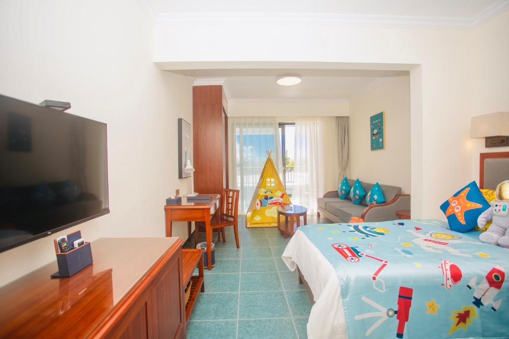 Двухместный (Двухместный номер с 2 отдельными кроватями и балконом) отеля Tianze Beach Resort, Санья