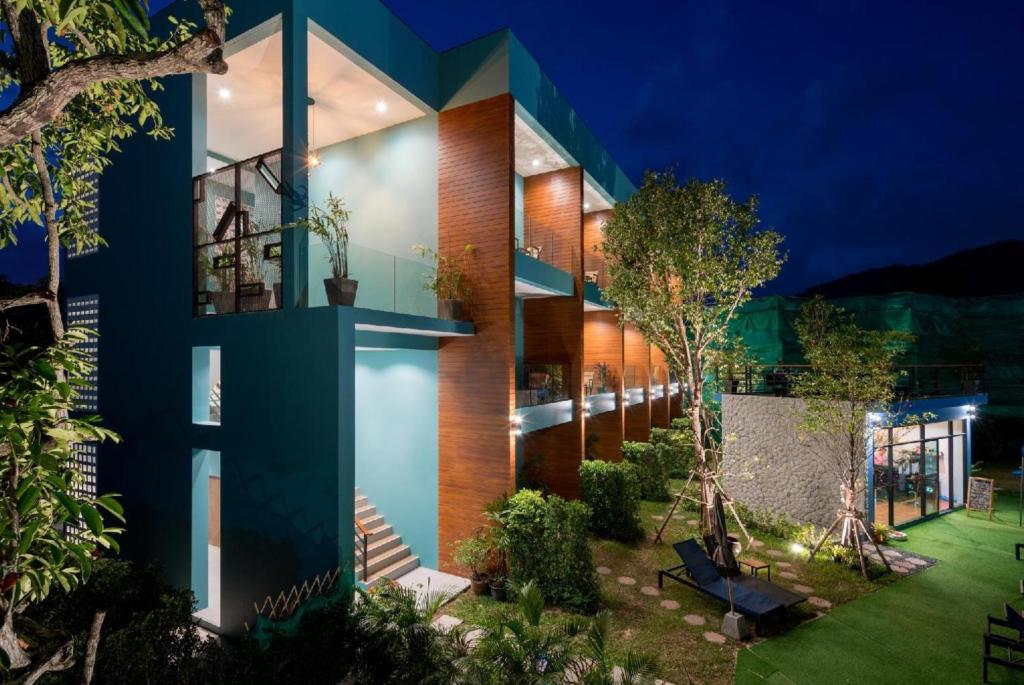 Двухместный (Улучшенный двухместный номер с 1 кроватью) отеля Peace Blue Naiharn Naturist Resort Phuket, Пхукет