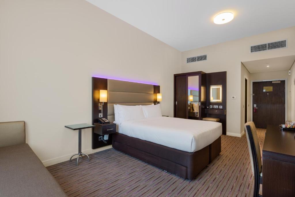 Двухместный (Двухместный номер с 1 кроватью - Для курящих - Здание Tower А) отеля Premier Inn Dubai Ibn Battuta Mall, Дубай